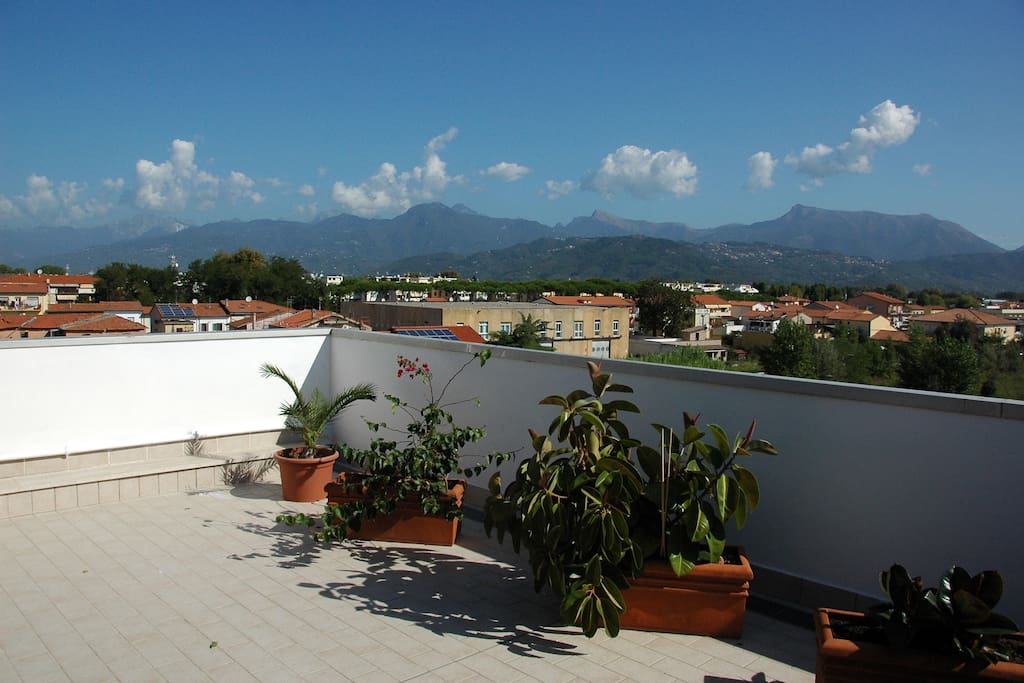 Terrazza di 50 mq con vista Alpi Apuane