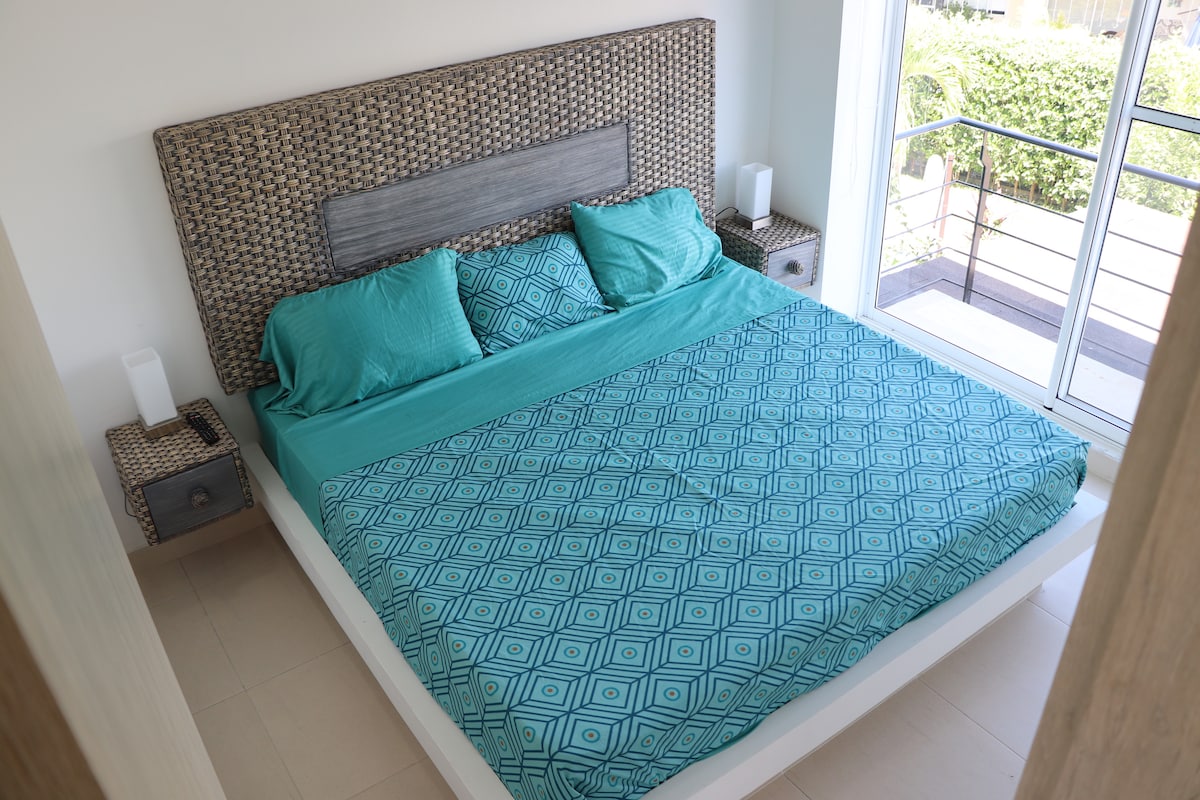 Hlavná spálňa s manželskou posteľou 2X2