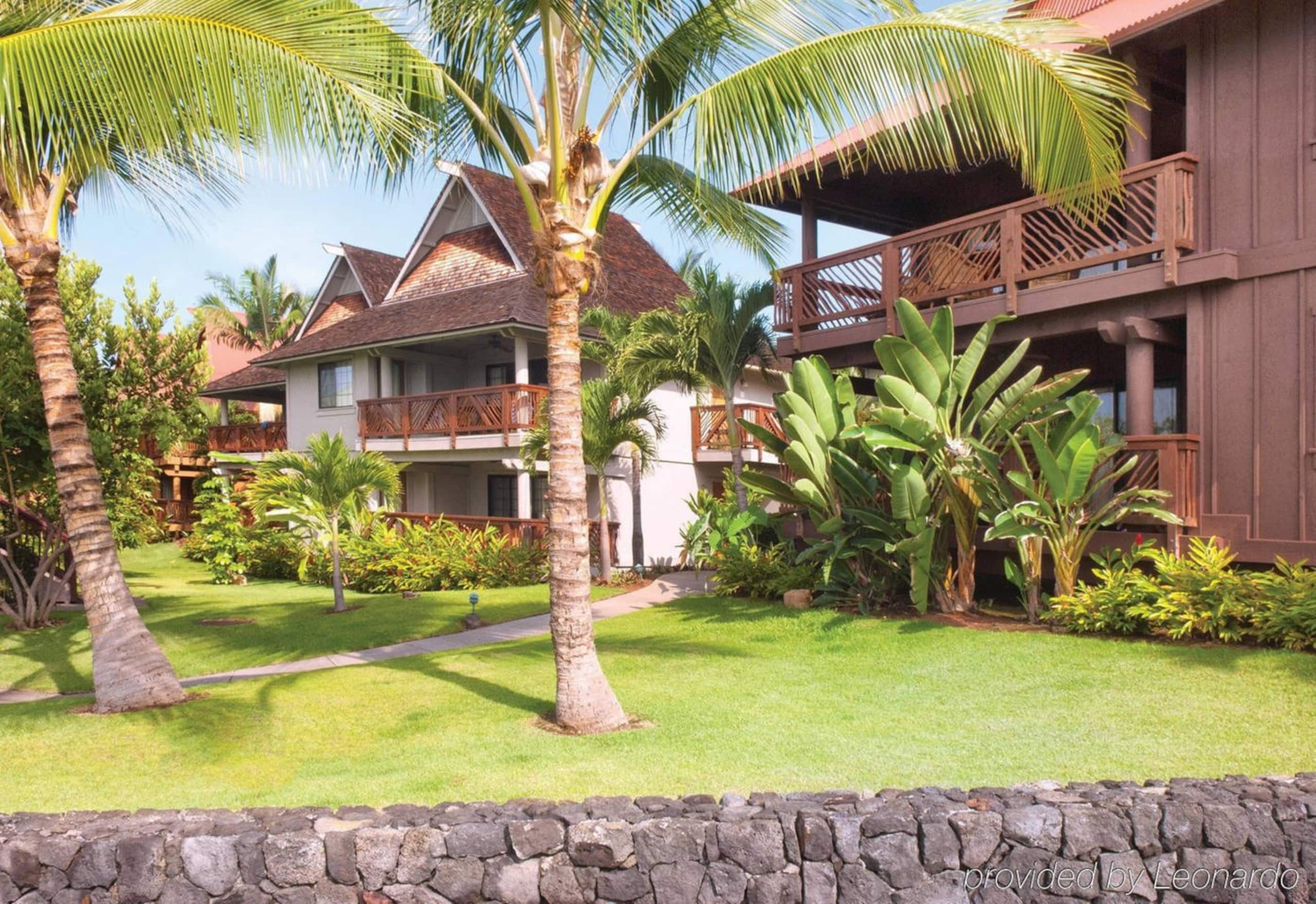 Condo in Kailua-Kona · ★4.81 · 2 bedrooms · 2 beds · 2 baths - Image 2