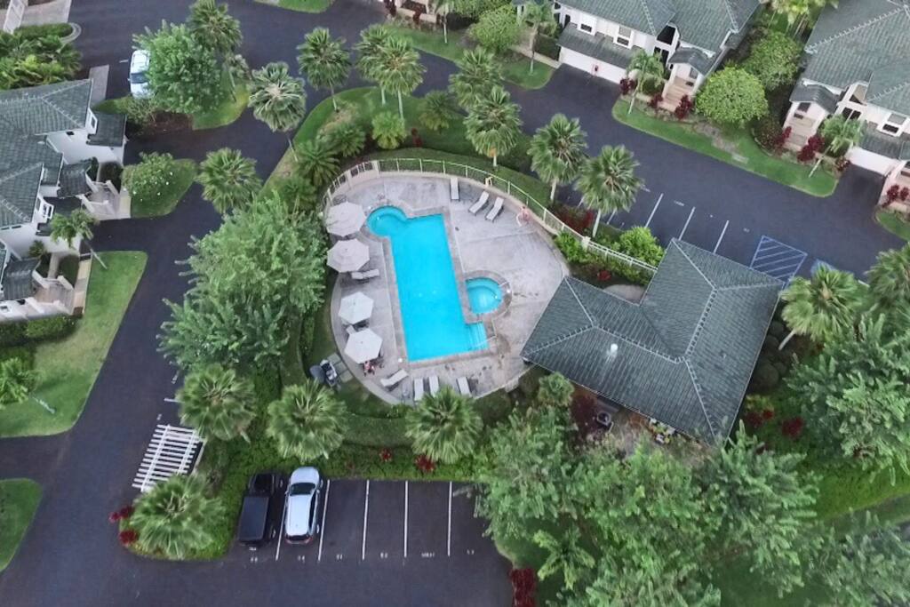 Pool & Hot Tub
Grilling & BarBQ Area