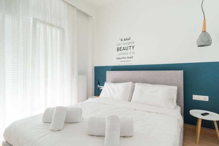 Lower Penthouse with Big Terrace & Lycabettus View gallery image 3