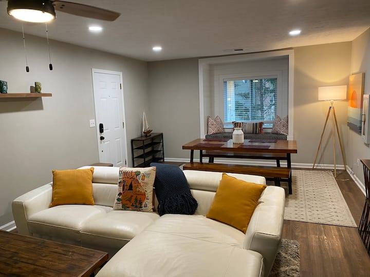 King Bed + Walk To Food & Nature. Long-term Okay! - Roswell, GA