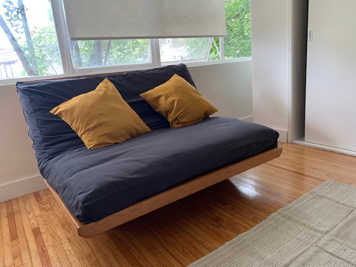 次卧室日式床垫。