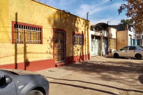 Casa de La Piedra. Big House, Great Location.
