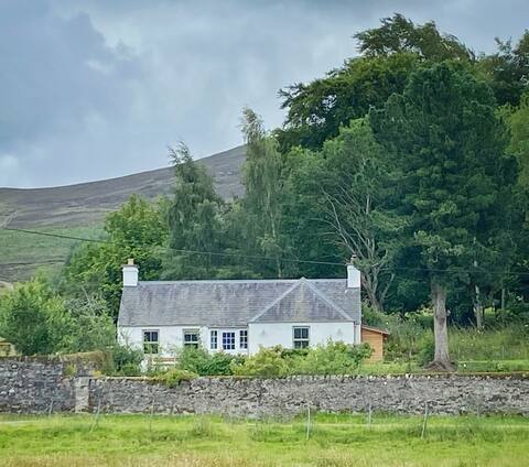 Highland cottage with stunning views
