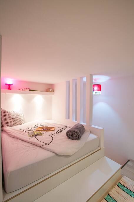 The bed room