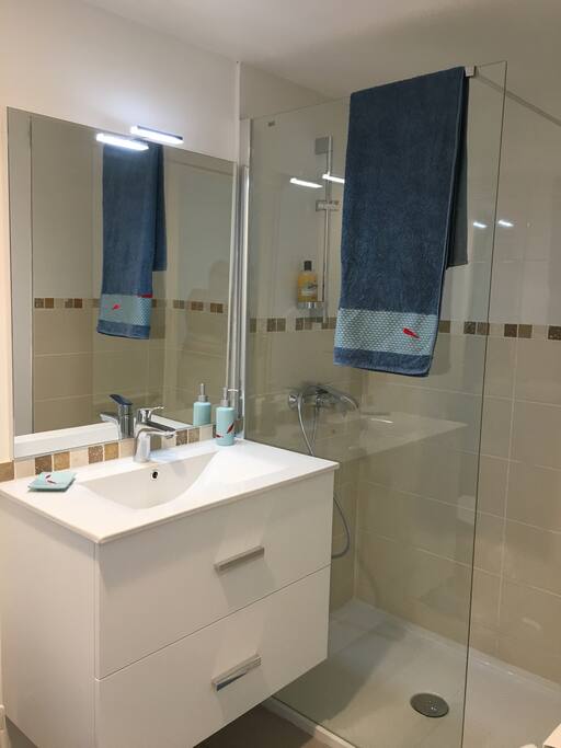 Salle d'eau chambre 3