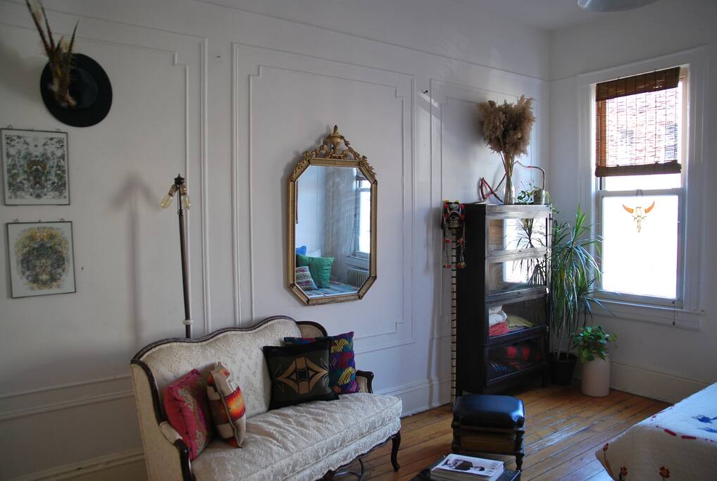 Private Room with Living Room & Private Entrance.