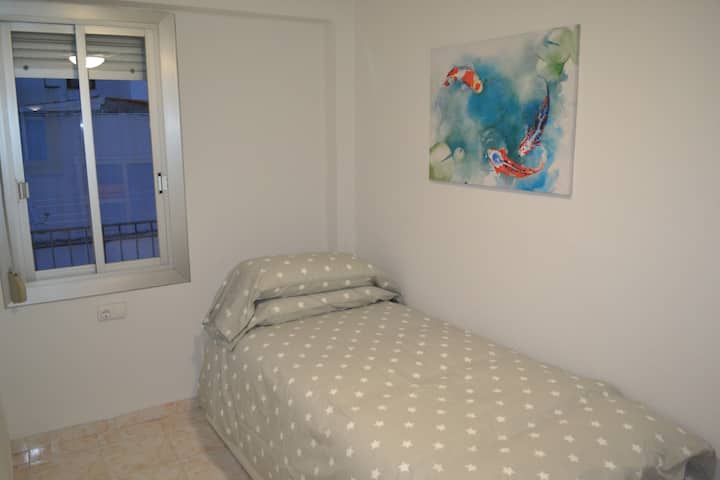 Schlafzimmer 2: Schlafsofa/Doppelbett