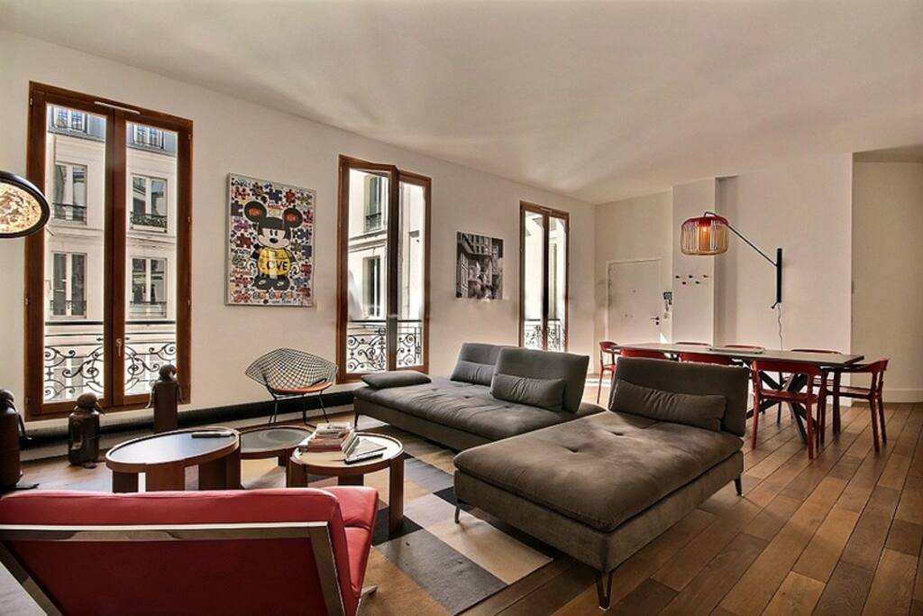 Living
The 46 square meters living room has 3 double glazed windows facing courtyard . It is equipped with : dining table for 8 people, sofa, coffee table, cable, TV, desk, armchair, built-in shelves, built-in wall closet, hard wood floor.