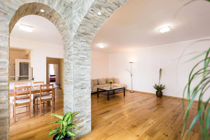 LEGAL and central Luxury Apt., underfloor heating gallery image 2