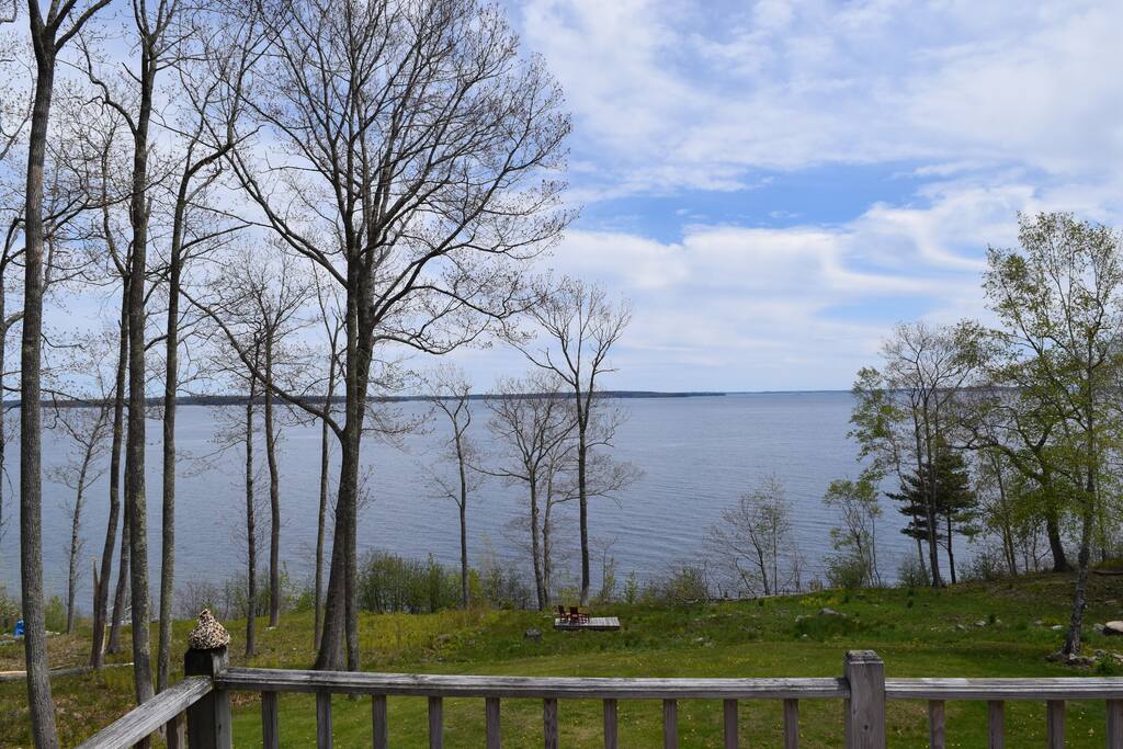 Inviting outdoor deck offering gorgeous sunsets. Enjoy a relaxing evening cocktail before enjoying a lobster bake