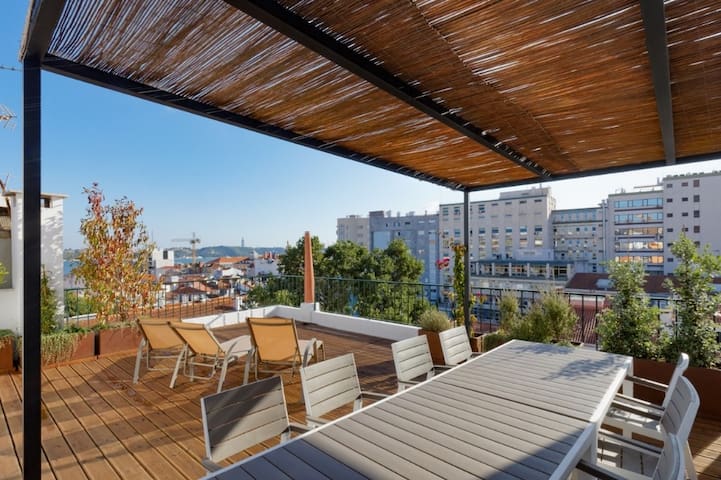☆ Duplex ☆ with amazing Tagus river view rooftop