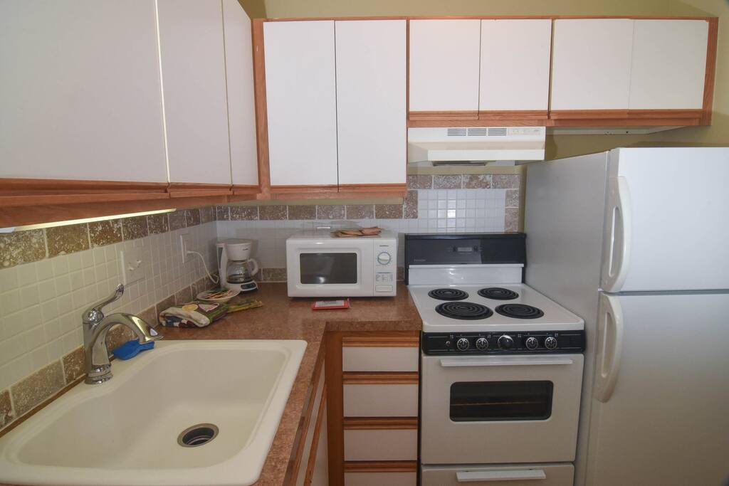 Fully-functional kitchen allows guest to prepare meals