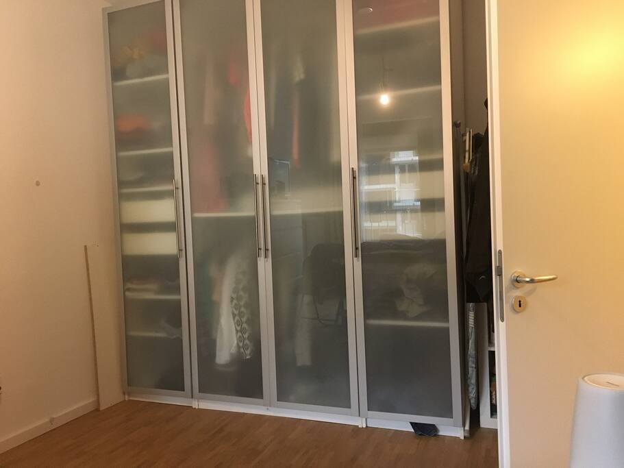 Schlafzimmer - Großer Kleiderschrank
