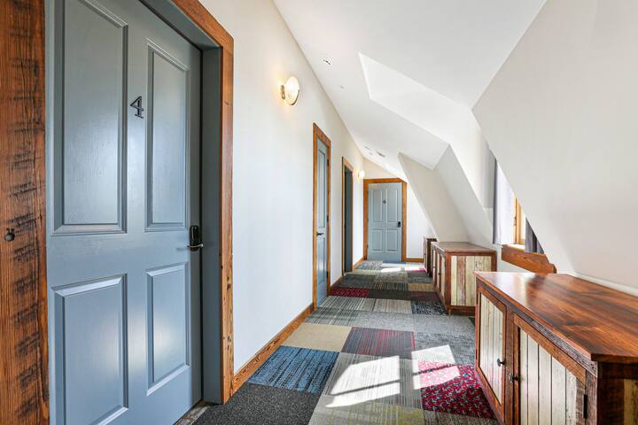 Stay at the Nitey Nite Inn! gallery image 5