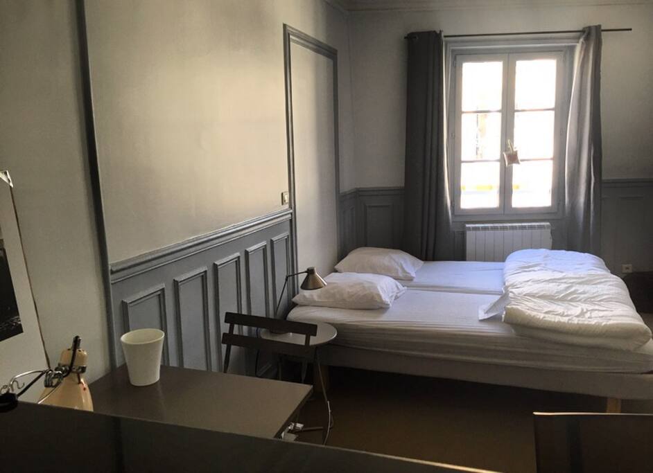 Deux lits simples collés