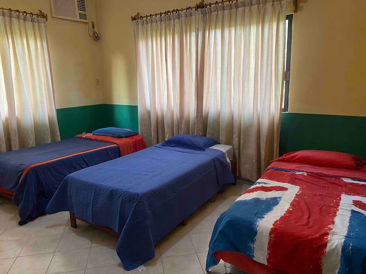 Recámara #4 con 3 camas individuales 
