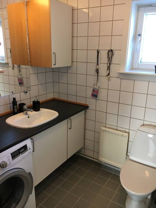 Bath- and restroom right across