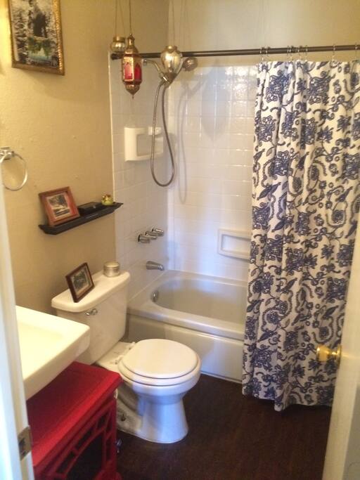 Bathroom/Tub