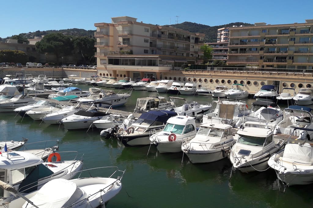 Le port situé devant l'appartement