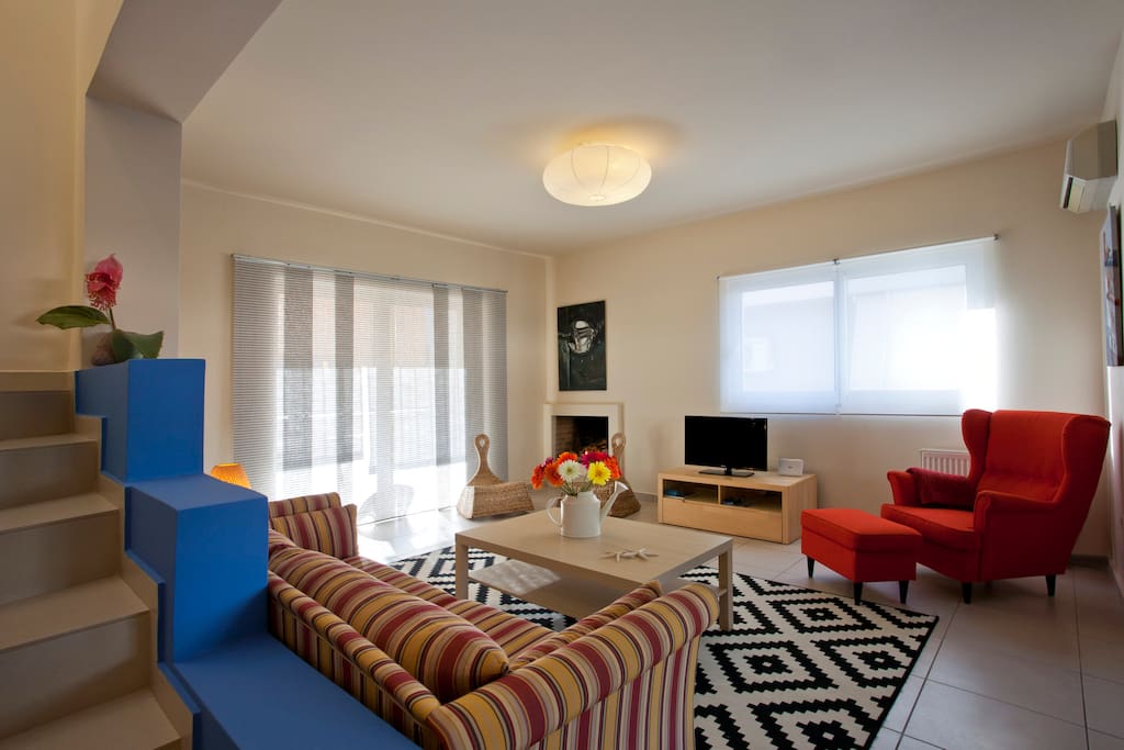 Main floor living room, flat screen TV, fire place.