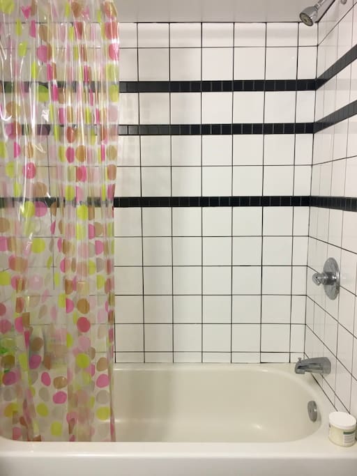 Bathroom: I will provide shampoo, soap and towels :-)