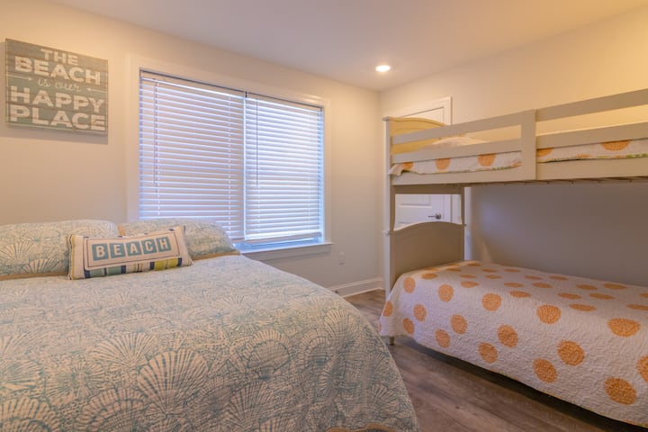 Bedroom 5- one double bed and two single beds (bunk) and Smart TV.