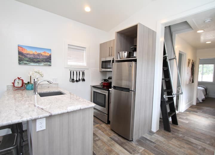 The Escape (Tiny Home 2) Tiny houses for Rent in Orderville, Utah