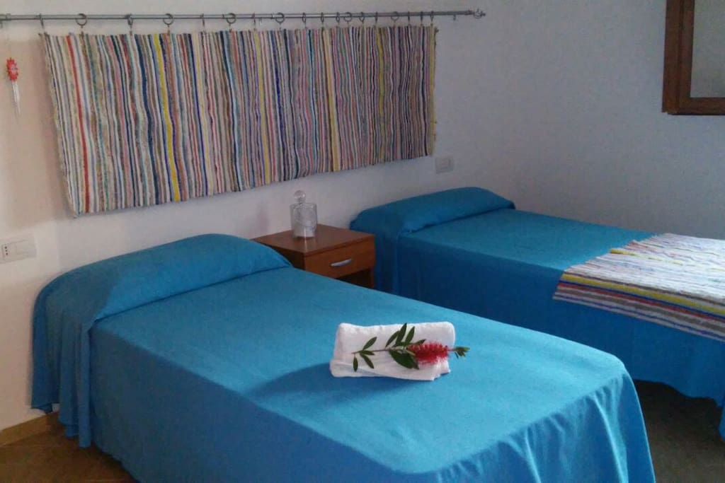 CAMERA DA LETTO DUE LETTI SINGOLI