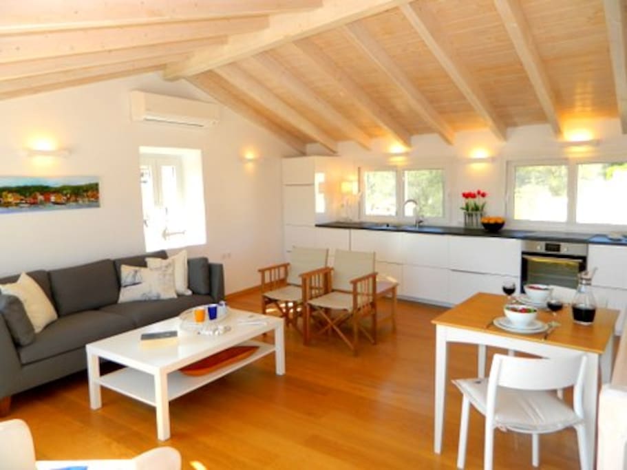 Large open plan sitting room with dining and kitchen