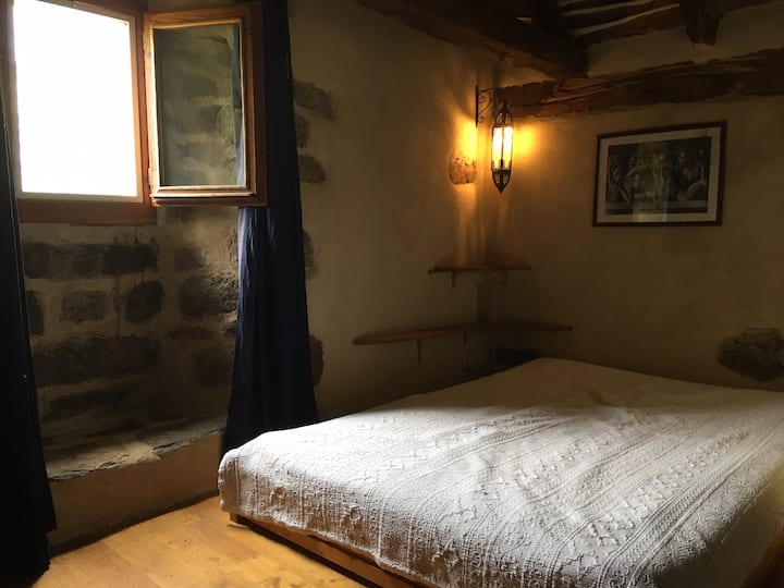 spavaća soba bračni krevet na katu