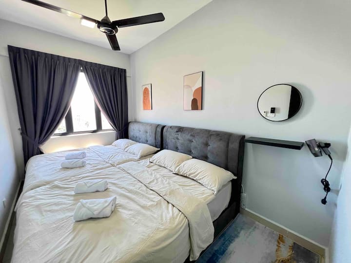 Cama doble tamaño queen con vistas al río