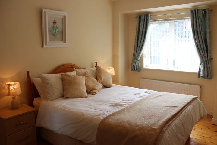Comfortable 3 bed home in Oranmore, Galway City