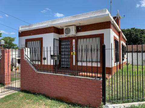 Casa Hotel Cactus 15 minutes from Ezeiza.