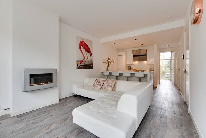 Private Room in Beautiful, Renovated Apartment