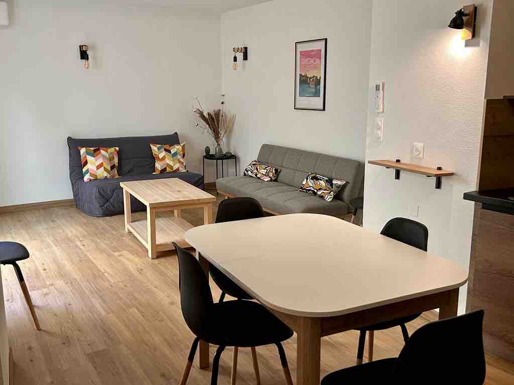 Top Airbnb: T3 with Exterior – Intra-muros in Avignon