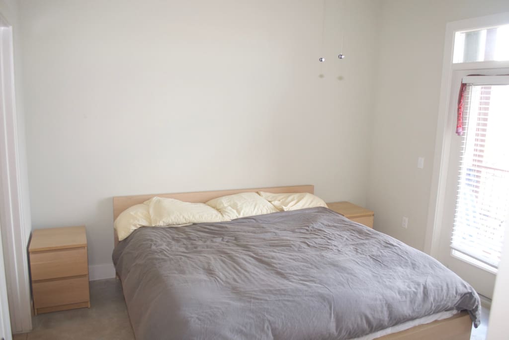 King sized memory foam mattress bed