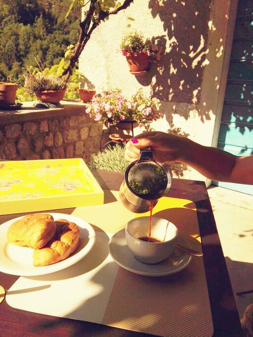 colazione in cortile