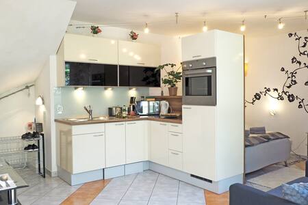 City Apartment mit Terrasse am Fuße des Gaisbergs