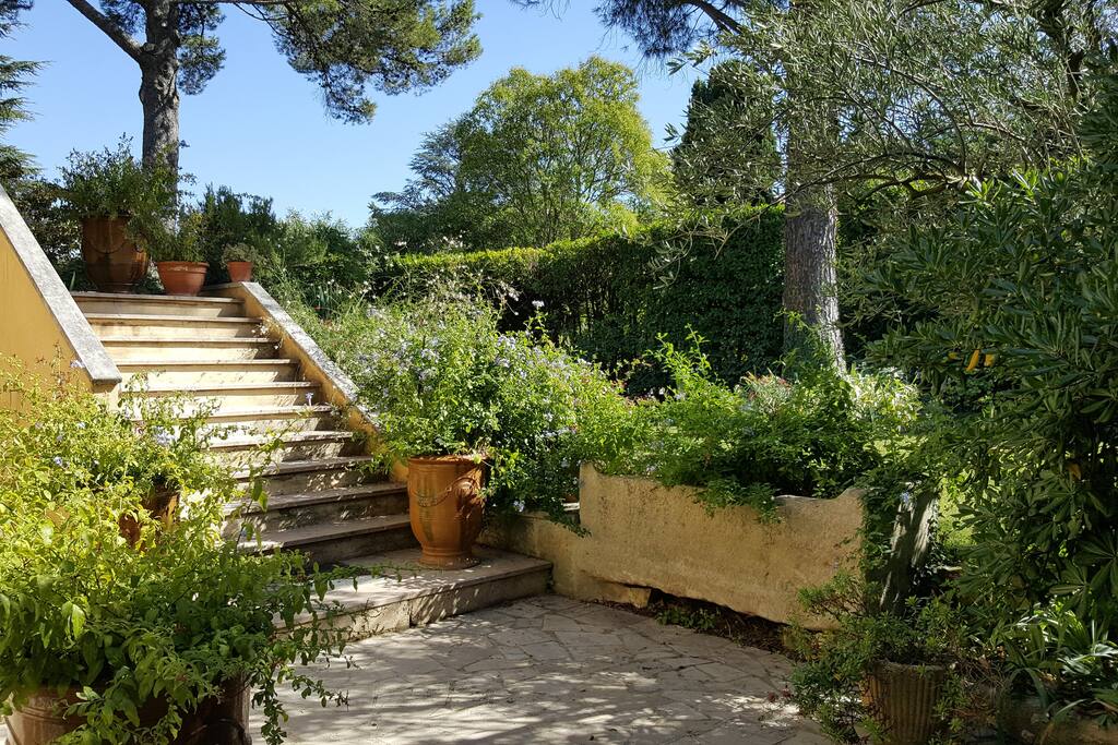 Accès villa et jardin