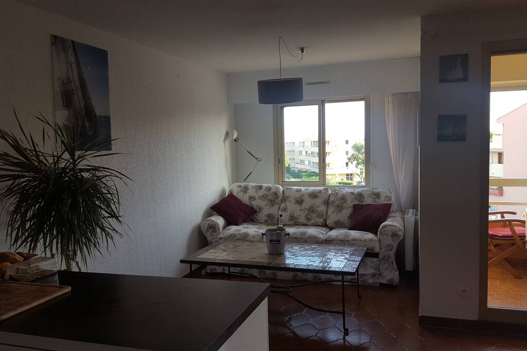 Salon avec couchage (canapé)