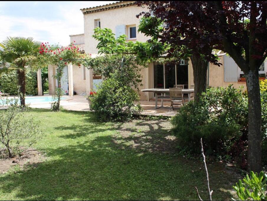 Jardin côté piscine