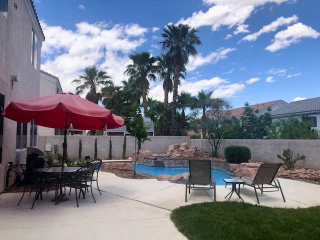 Spacious Retreat with Pool near RedRock Canyon