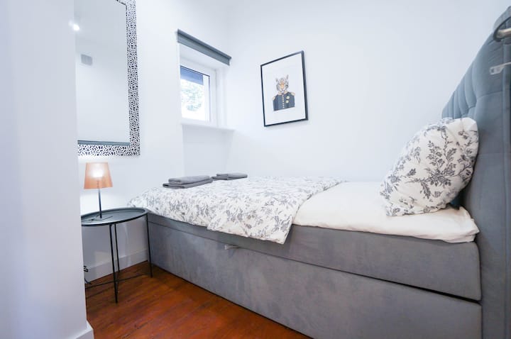 Bedroom with a small double bed