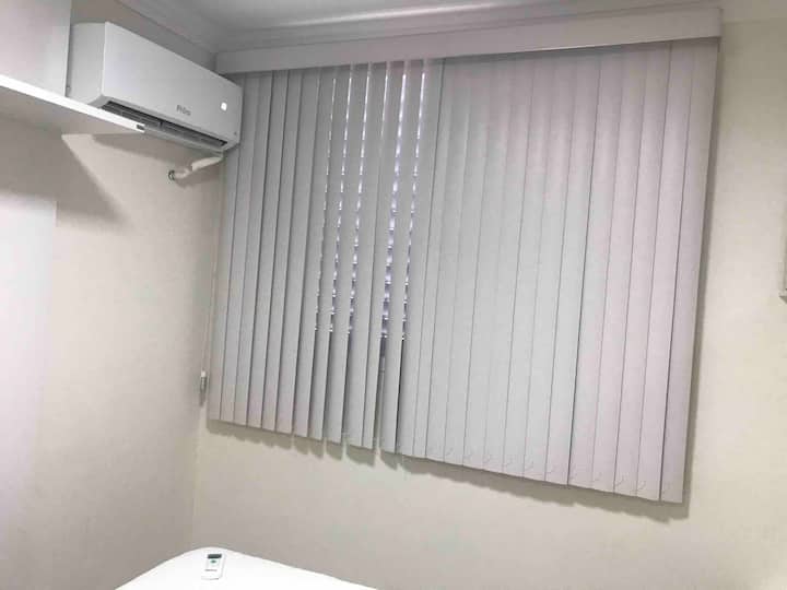 Апартман,
клима уред  и бања .