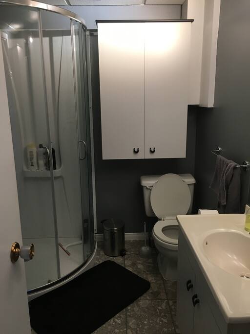 Salle de bain au sous-sol