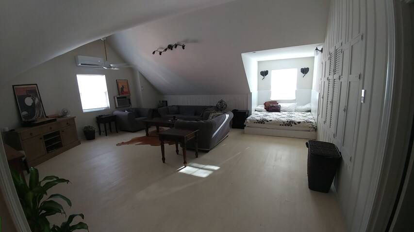 Spacious UK/Downtown/Rupp apartment  10