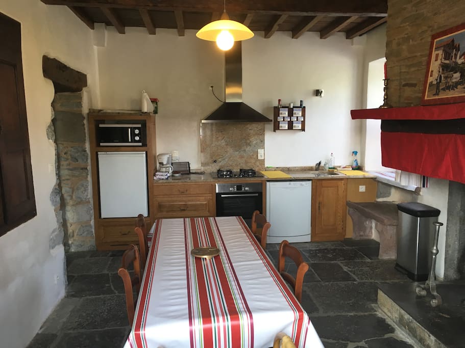Cuisine séparé de la salle à manger/salon