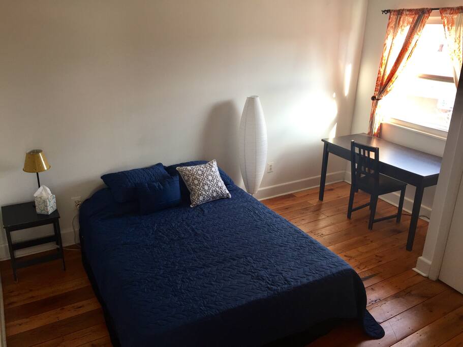 Bedroom, queen size bed